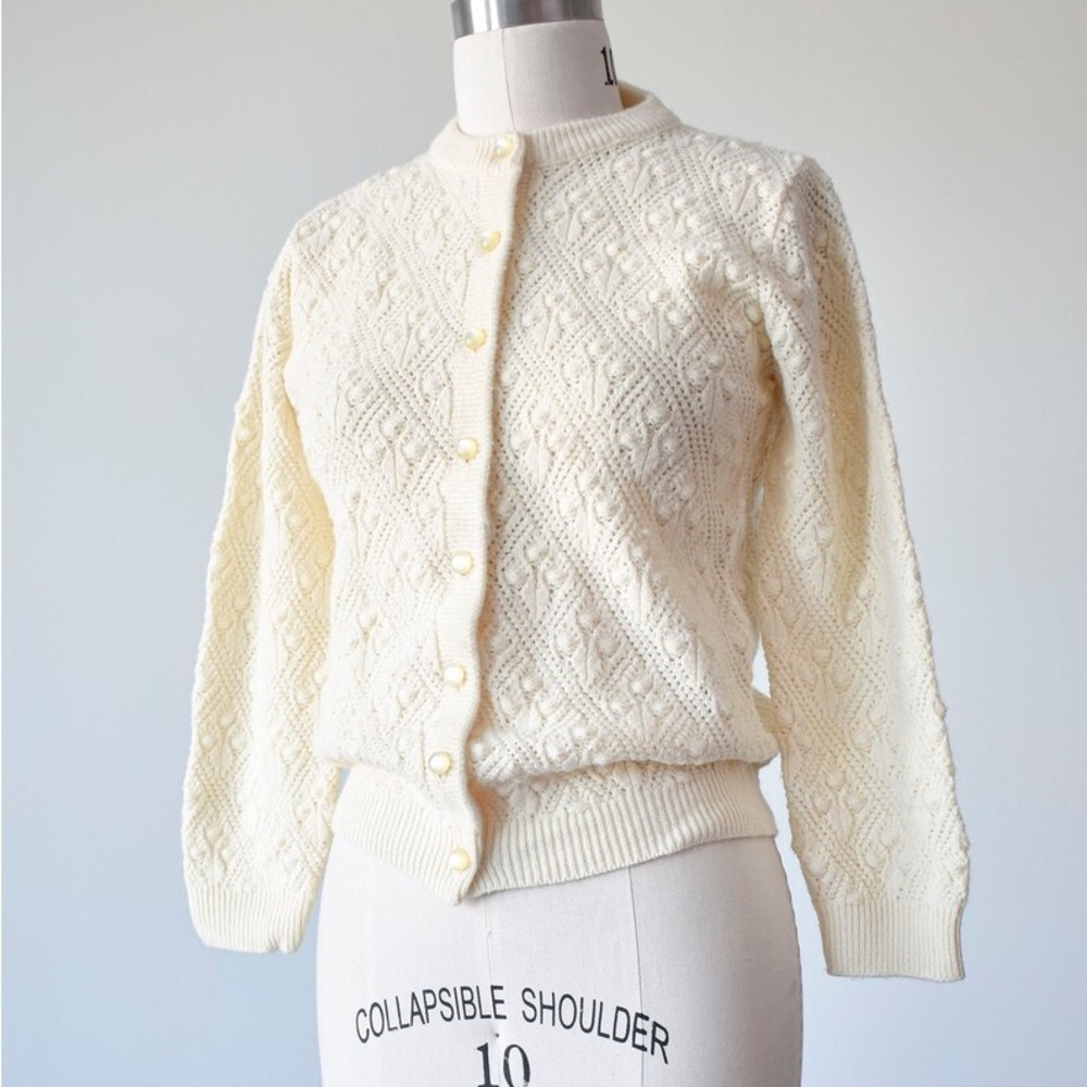 Vintage 1970s Elegant Cream Cable Knit Sweater / Cardigan Small - Picture 5 of 8